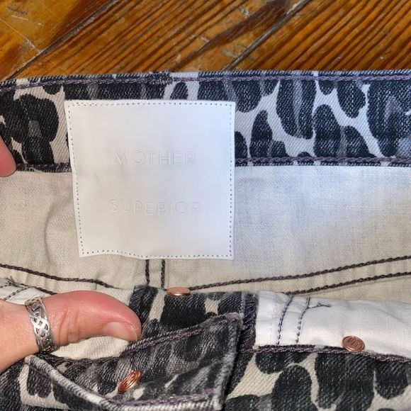 Mother Denim "THE VAGABOND MINI FRAY" SKIRT Leopard Jean, Size 27, MSRP $258 - Picture 5 of 12
